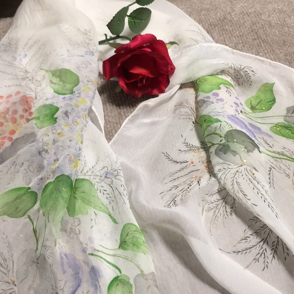 VTG. SCARF. FLORAL. MULTI COLORS SPARKLEY - Picture 2 of 5